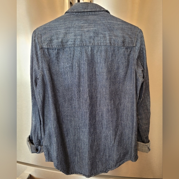 SOLD —- Lightweight Denim Chambray Long-sleeve Button-down Universal Thread, XS - Picture 3 of 7